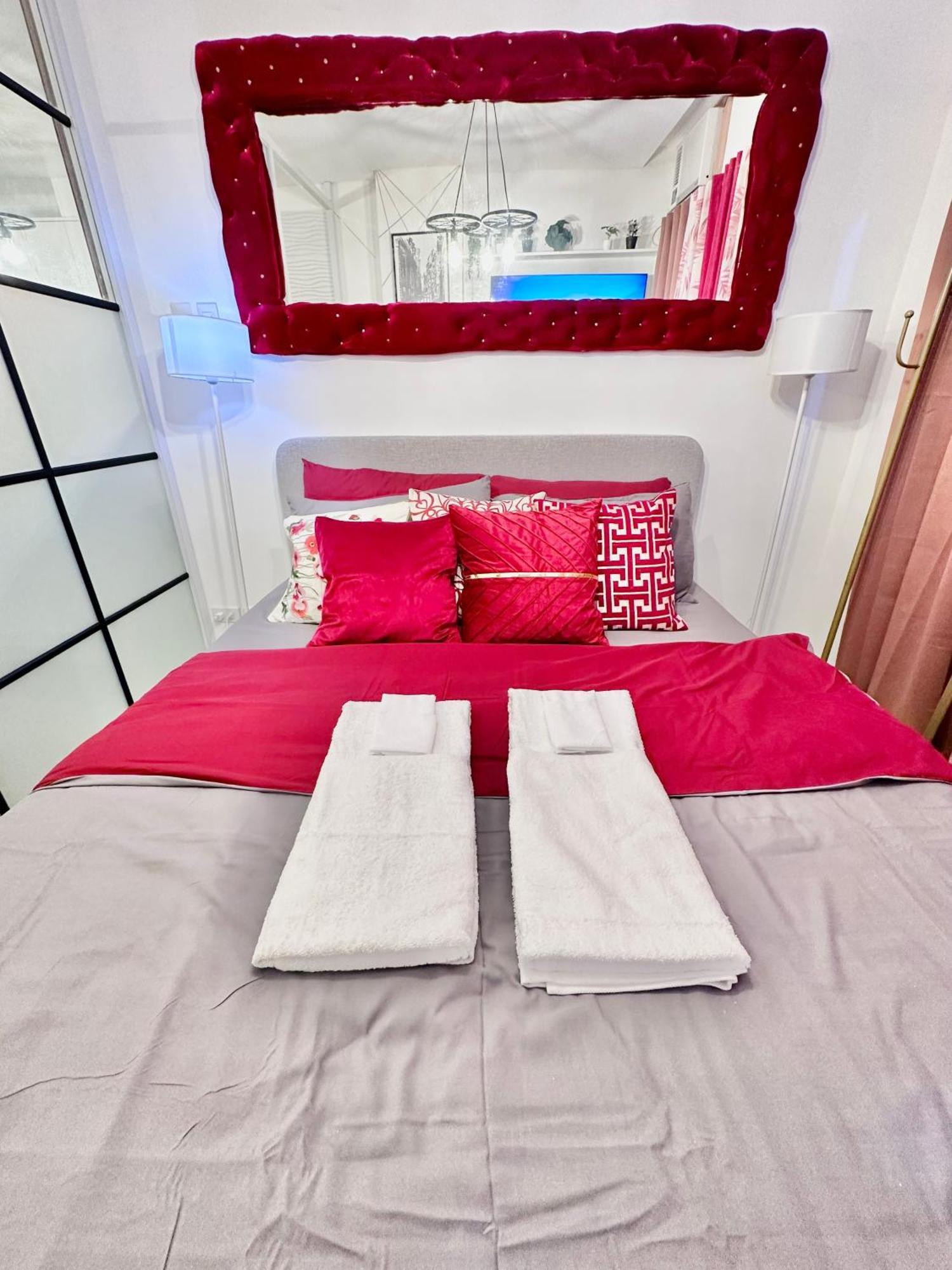 Aesthetic One Bedroom Beside Sm W Pool, Wifi And Netflix Cagayan de Oro Luaran gambar
