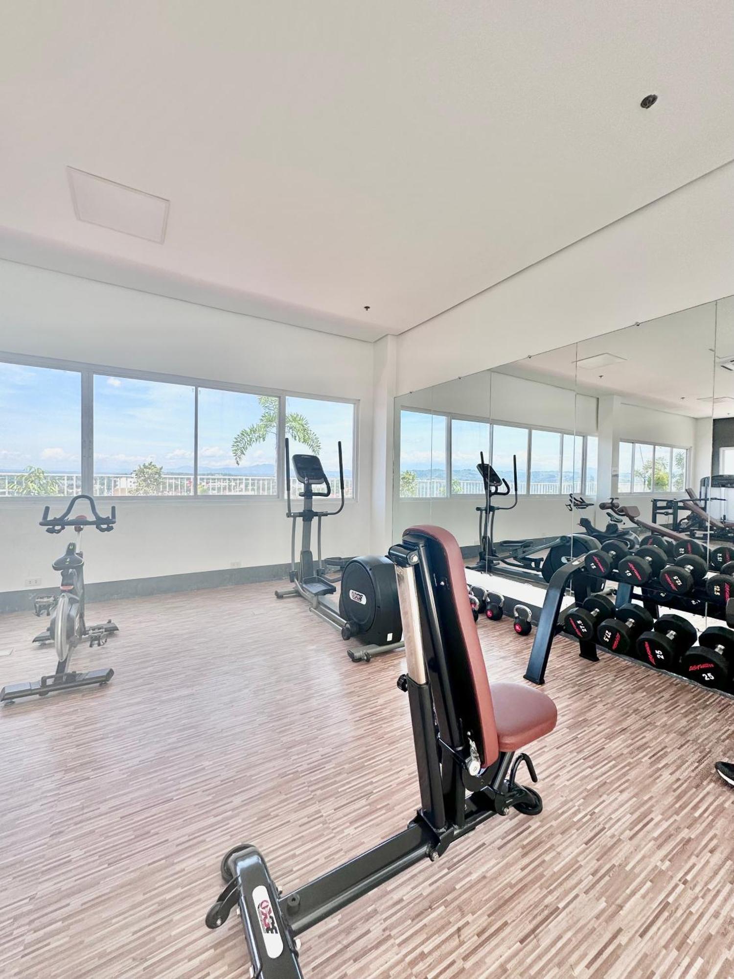 Aesthetic One Bedroom Beside Sm W Pool, Wifi And Netflix Cagayan de Oro Luaran gambar